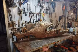 Nhặt rác về tái chế, người đàn ông bán tiền triệu đồng/sản phẩm