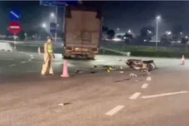 Hà Tĩnh: Tông vào xe tải, 2 người đi xe máy tử vong