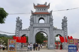 “Biển thủ” tiền công đức ở đền Hoàng Mười: Đình chỉ 2 nhân viên