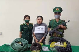Quảng Bình: Bắt quả tang 2 nữ quái “cõng” 50kg thuốc nổ đi bán