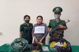 Quảng Bình: Bắt quả tang 2 nữ quái “cõng” 50kg thuốc nổ đi bán