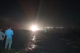  Nỗ lực tìm kiếm nam sinh lớp 10 mất tích trên biển Phú Yên