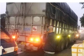 Xe tải bất ngờ rơi bánh khiến 2 cháu nhỏ tử vong thương tâm