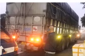 Xe tải bất ngờ rơi bánh khiến 2 cháu nhỏ tử vong thương tâm