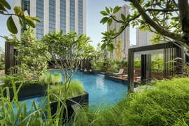 Cải tạo khách sạn cũ thành khu nghỉ dưỡng xanh mát giữa đô thị 