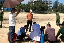 Một phụ nữ đuối nước tử vong khi tắm biển Nhật Lệ