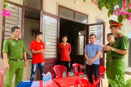 Khởi tố nhóm thanh thiếu niên vác mã tấu đi chém người