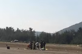 Tá hoả khi phát hiện thi thể nữ giới trôi dạt vào bờ biển