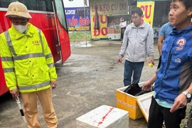 Bắt xe khách chở hơn 200kg nội tạng bốc mùi hôi thối