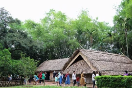 Vô xứ Nghệ thăm quê Bác