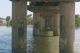 Quảng Bình: Đề xuất cấm xe 4 bánh trở lên qua cầu Sông Thai