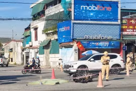 Va chạm với xe đầu kéo, người đàn ông tử vong thương tâm