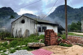 Quảng Bình: Trạm điện năng lượng mặt trời bốc cháy, nhiều tiếng nổ lớn