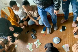Một ngày phá 2 sòng bạc, bắt giữ 13 đối tượng