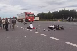  Va chạm với xe tải, 2 chị em ruột thương vong ở Quảng Trị