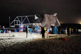 Vụ 2 học sinh bị sóng biển cuốn trôi: Tìm thấy thi thể còn lại