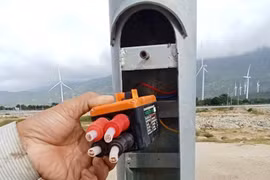 Cáp ngầm đèn đường trên cao tốc Cam Lâm- Vĩnh Hảo bị trộm