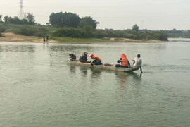 Nghệ An: Nỗ lực tìm kiếm nam sinh mất tích trên sông Hiếu