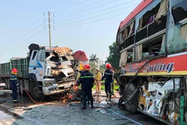 Va chạm xe khách, tài xế xe đầu kéo tử vong ở Hà Tĩnh 