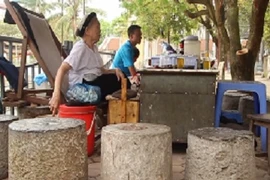 Quán nước “cối đá” độc nhất Hà Thành