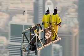 Choáng váng clip nhảy từ độ cao gần 1.000m xuống đất