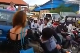 Xôn xao clip “trai xinh, gái đẹp choảng nhau giữa đường"