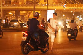 Trai vẫy tái xuất gây bức xúc, mất an toàn giao thông