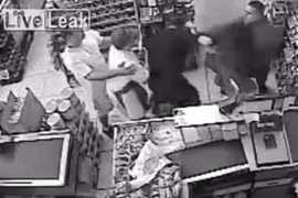 Trai khùng hành hung bạn gái dã man