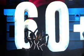 Người dân thủ đô say sưa thưởng thức nghệ thuật trong bóng tối