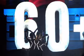 Người dân thủ đô say sưa thưởng thức nghệ thuật trong bóng tối