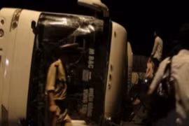 113 Online 1/5: Lật xe khách, 9 người bị thương