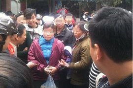 2 nữ quái táo tợn dùng thuật “thôi miên” để cướp của?