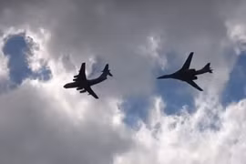 Dàn chiến đấu cơ Nga quần thảo trên bầu trời Crimea