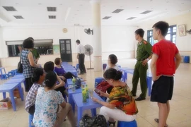 “Ăn dầm, ở dề” đòi nợ Hiệu phó THPT DL Phương Nam