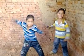 “Nhóc tì” nhảy bốc lửa (32)