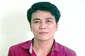 Đấm thẳng vào mặt cảnh sát cơ động khi bị kiểm tra 