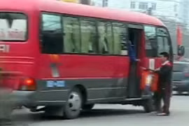 Tóm sống xe dù phớt CSGT... hoành hành giữa Thủ đô