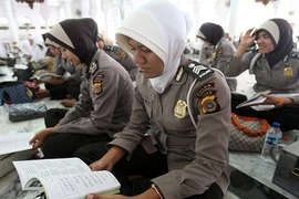 Phải kiểm tra trinh tiết mới được làm cảnh sát