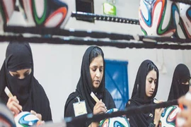 Trung Quốc không đủ khả năng sản xuất bóng cho World Cup 2014