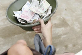 Cụ già ăn xin bị cướp...gần 1 tỷ đồng