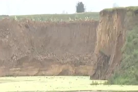 Người dân xót xa khi biết đang tiếp tay cho cát tặc