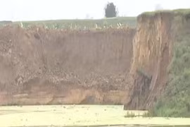 Người dân xót xa khi biết đang tiếp tay cho cát tặc