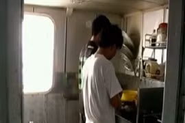 Nhà bếp chật chội trên tàu cảnh sát biển Việt Nam