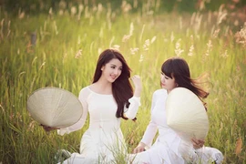 Thiếu nữ Việt “nuột nà” trong tà áo dài (10)