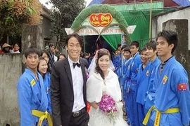 Ảnh cưới đậm chất “ngành” gây sốt