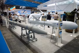 Sức mạnh tên lửa của Ukraine bắn cháy cả soái hạm Nga