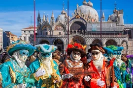 Những chiếc mặt nạ bí ẩn ở Venice thu hút du khách