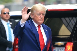 Khoảnh khắc ông Trump tới New York trước ngày trình diện