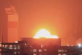 Bầu trời Kiev đỏ rực sau màn không kích dữ dội của Nga