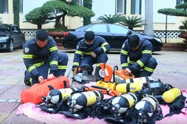 Xúc động hình ảnh các đội cứu hộ quốc tế đổ về Thổ Nhĩ Kỳ, Syria